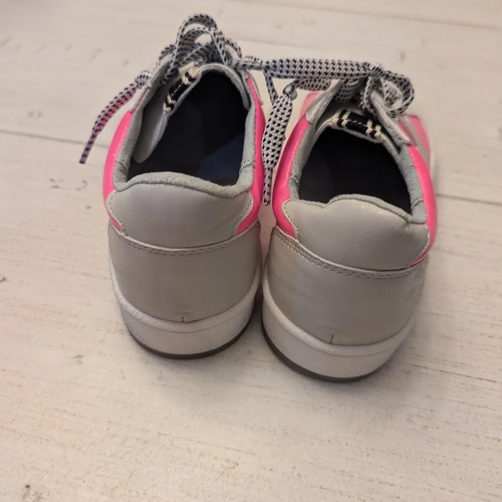 Shu shos Kids Pink and white Tennis shoes sz 3.5